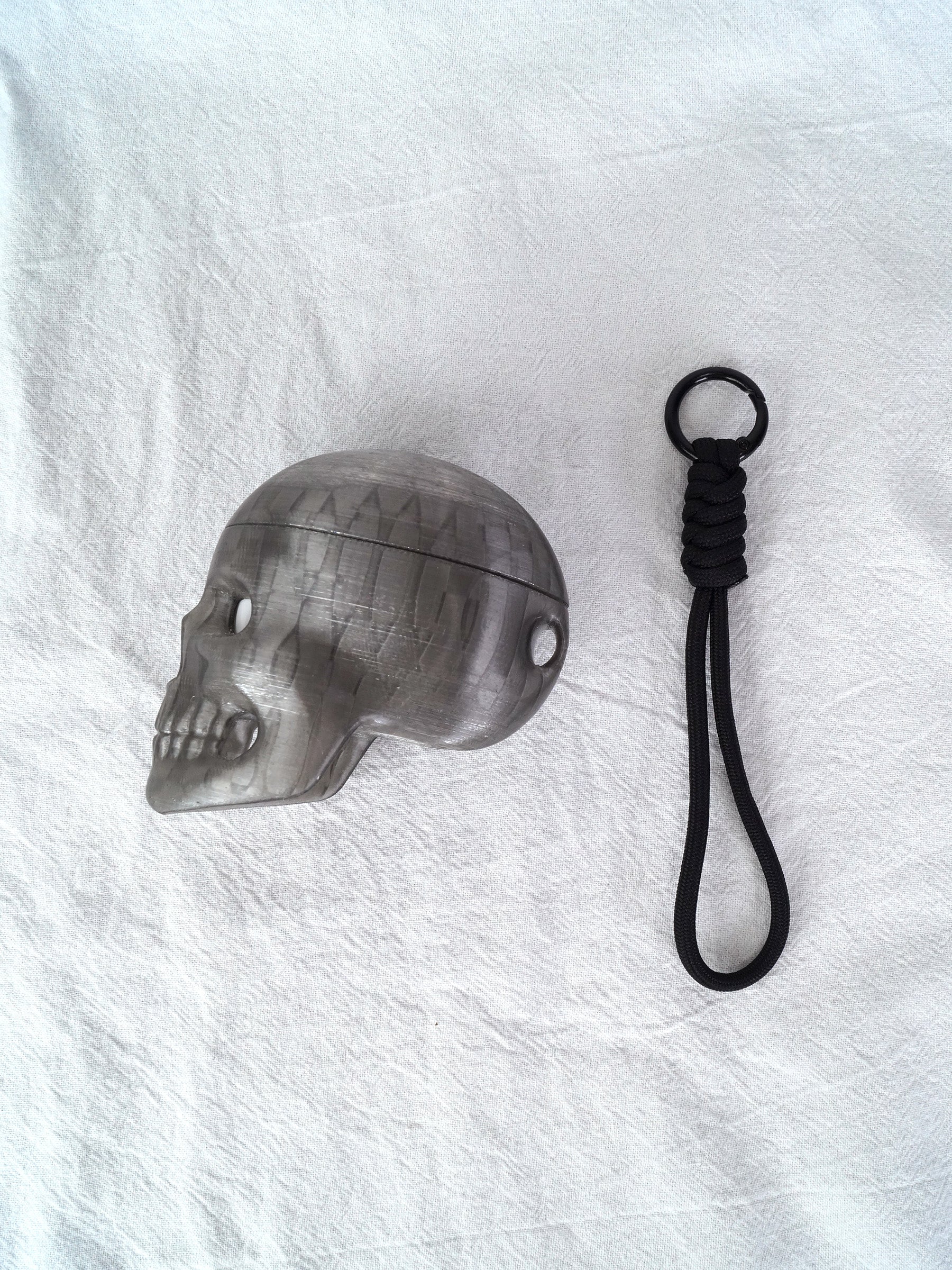 Ice Skull AirPods Case (Ice Grey)